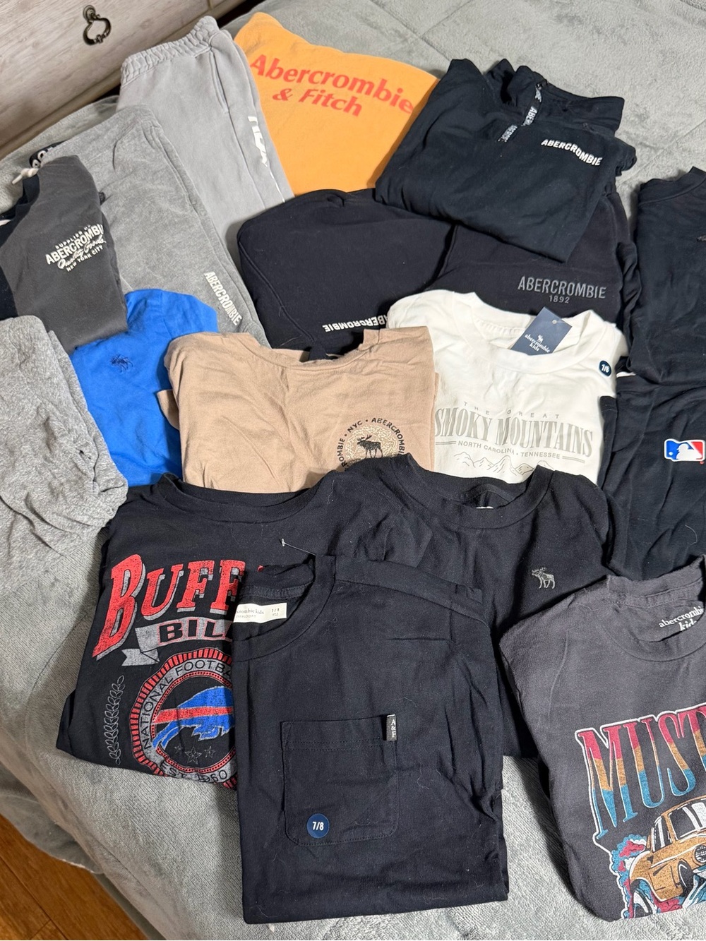 Abercrombie & Fitch lot size 7/8